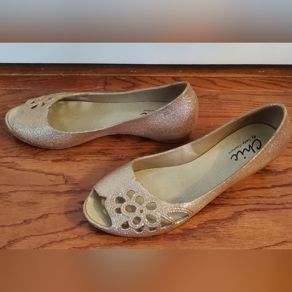 Chic by Lady Couture gold peep toe wedges - Picture 4 of 11